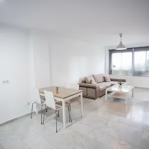 apartamento-en-la-carihuela-con-piscina-y-garaje-al.hotelsinnerja.org/
